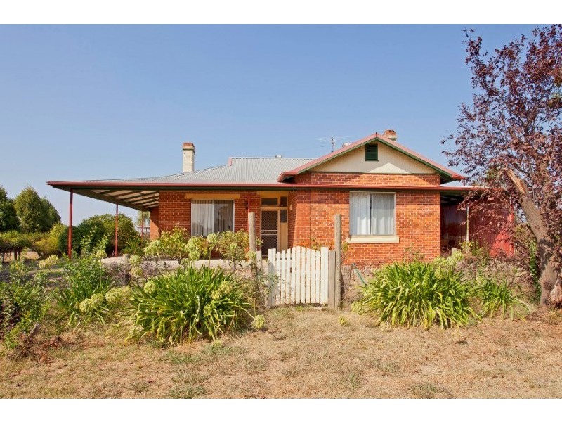 6 Clive Court, Table Top NSW 2640