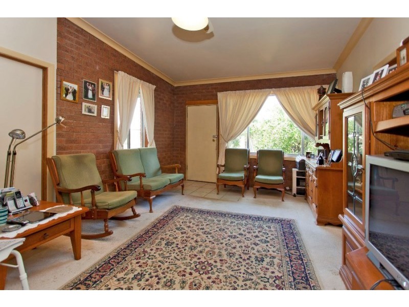 6 Clive Court, Table Top NSW 2640
