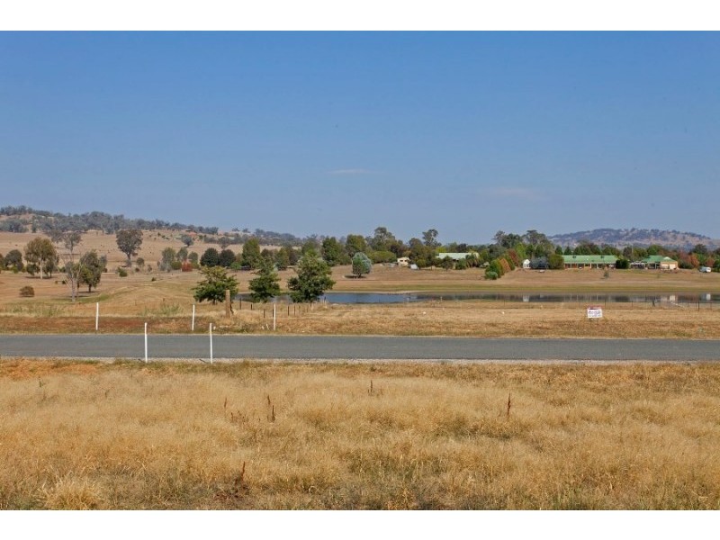 6 Clive Court, Table Top NSW 2640