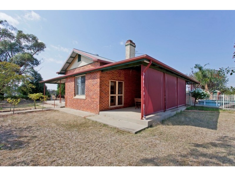 6 Clive Court, Table Top NSW 2640