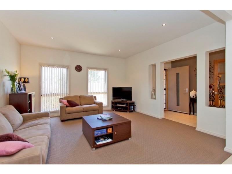 38 Dryandra Way, Thurgoona NSW 2640