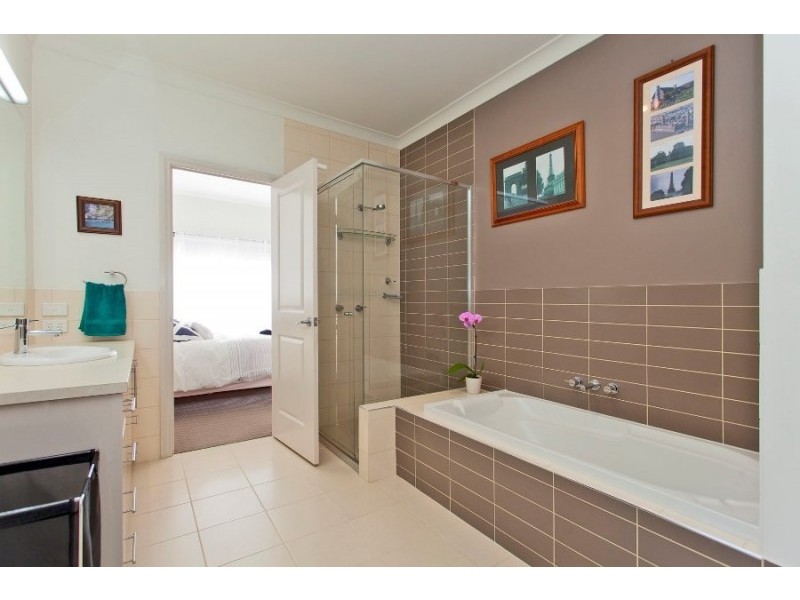 38 Dryandra Way, Thurgoona NSW 2640