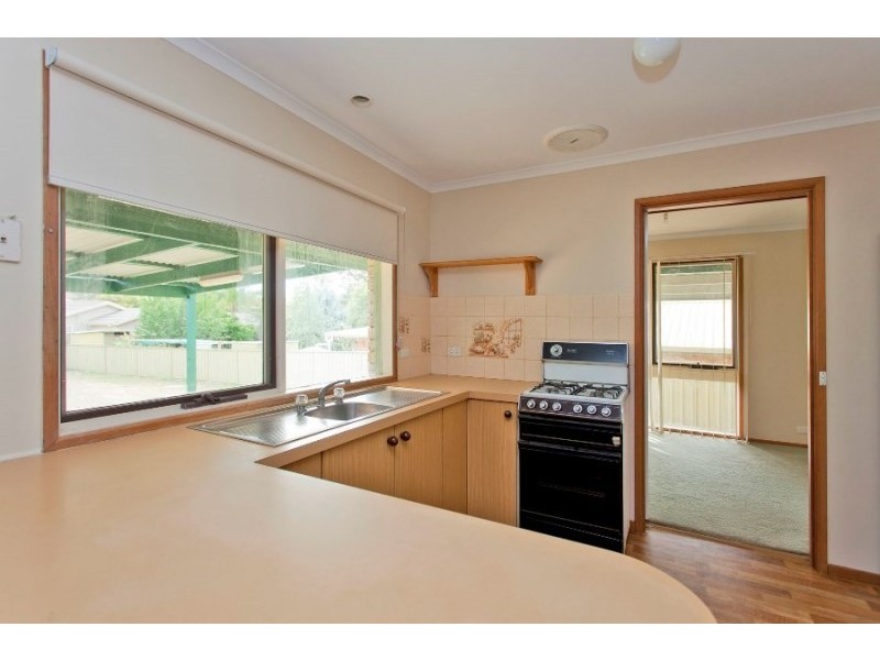 13 Lindisfarne Court, Thurgoona NSW 2640