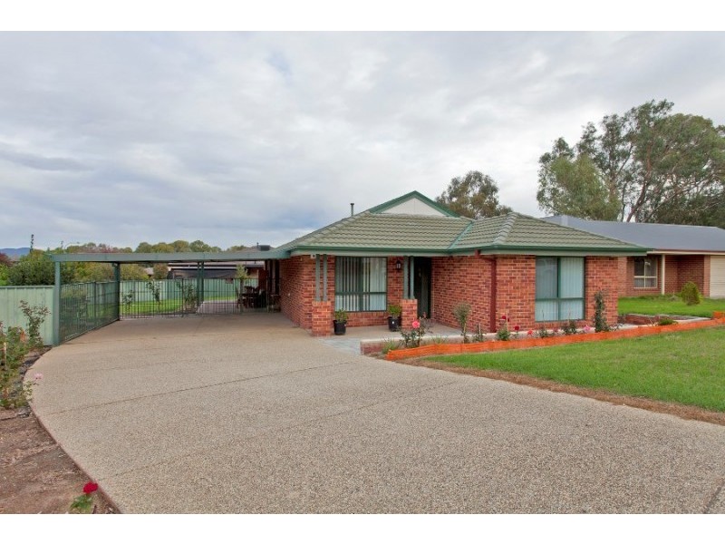 15 Banksia Street, West Albury NSW 2640