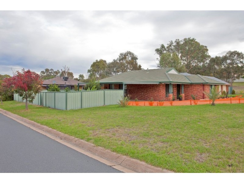15 Banksia Street, West Albury NSW 2640