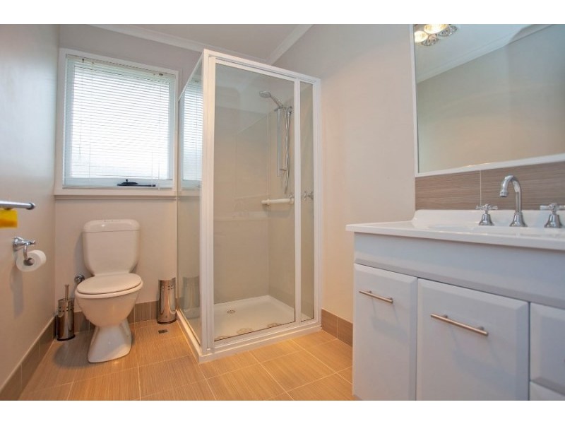 895 Captain Cook Drive, North Albury NSW 2640