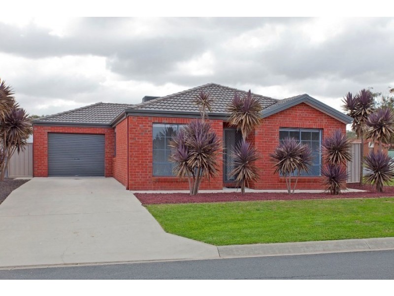 9 Snow Gum Place, Thurgoona NSW 2640