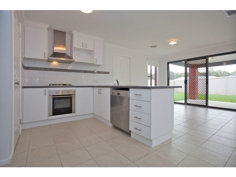 9 Snow Gum Place, Thurgoona NSW 2640