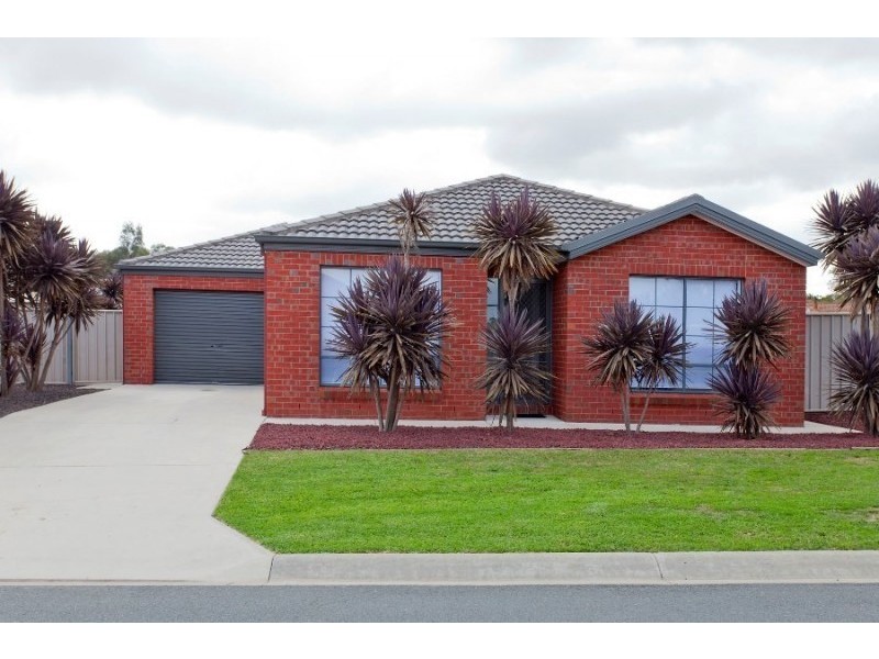 9 Snow Gum Place, Thurgoona NSW 2640