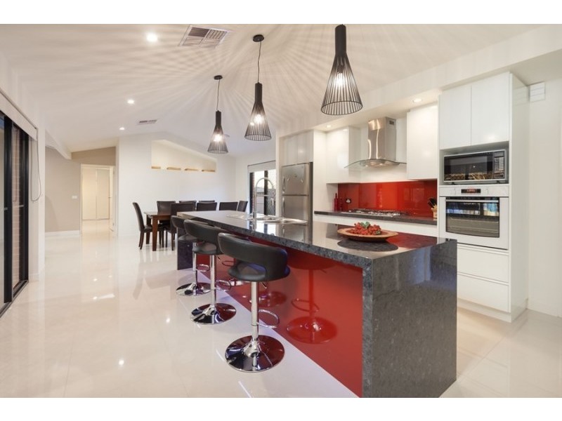 12 Lindisfarne Court, Thurgoona NSW 2640