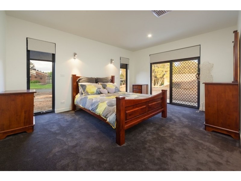 12 Lindisfarne Court, Thurgoona NSW 2640