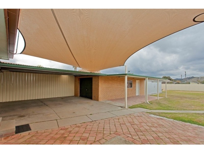 465 Danes St, Lavington NSW 2641