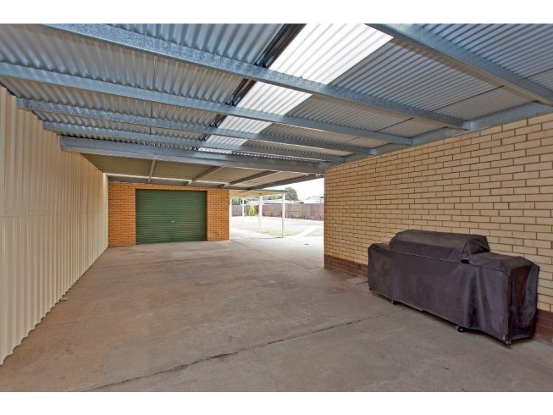 465 Danes St, Lavington NSW 2641