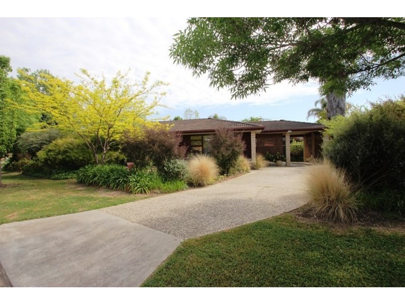 393 Ross Circuit, Lavington NSW 2641
