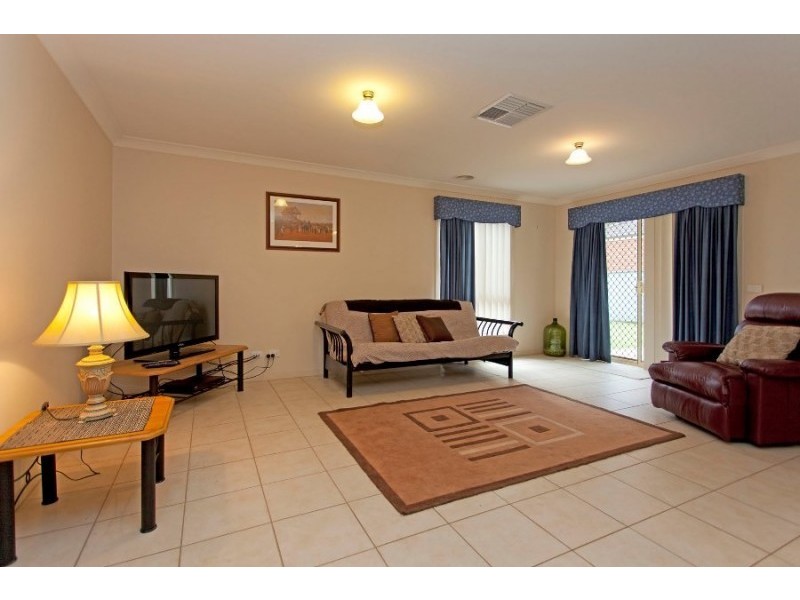 44 Winnell Court, Thurgoona NSW 2640