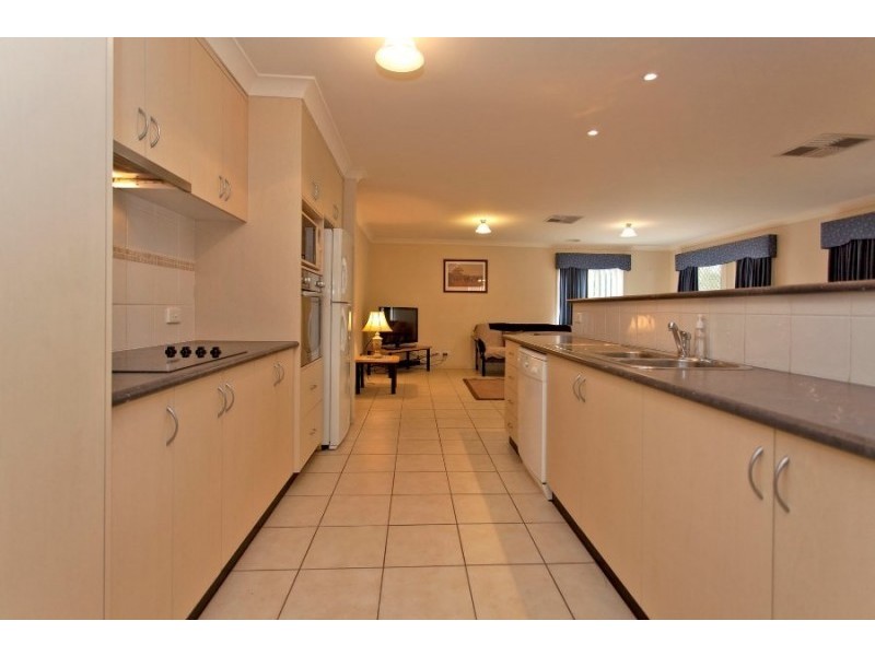 44 Winnell Court, Thurgoona NSW 2640