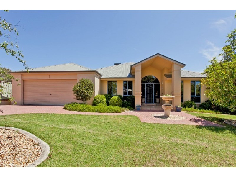 10 Paton Close, Thurgoona NSW 2640