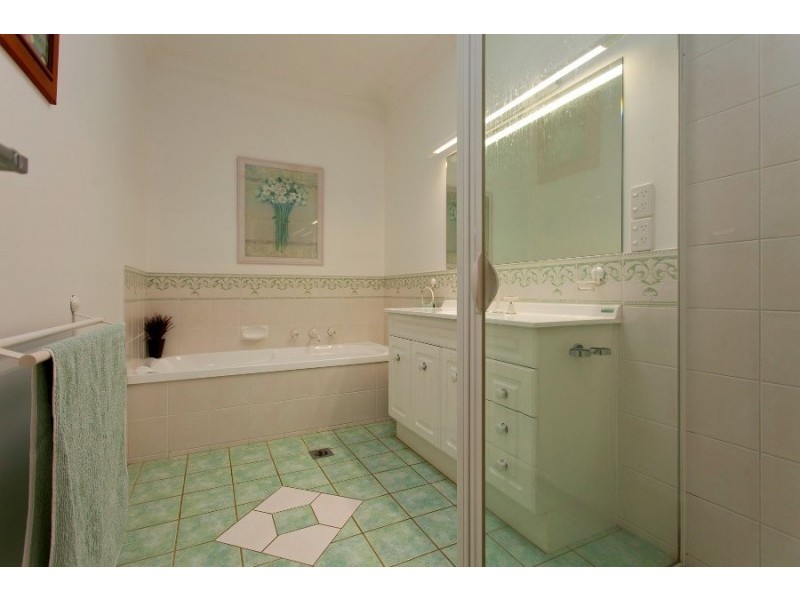 10 Paton Close, Thurgoona NSW 2640