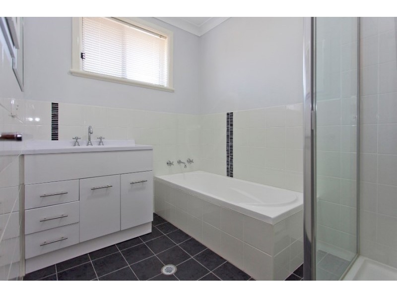 383 Gayview Crescent, Lavington NSW 2641