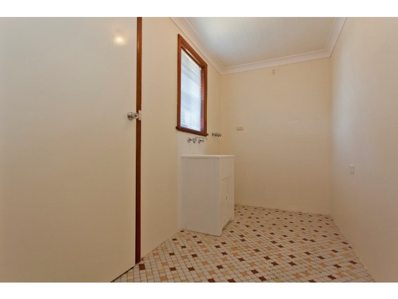 383 Gayview Crescent, Lavington NSW 2641