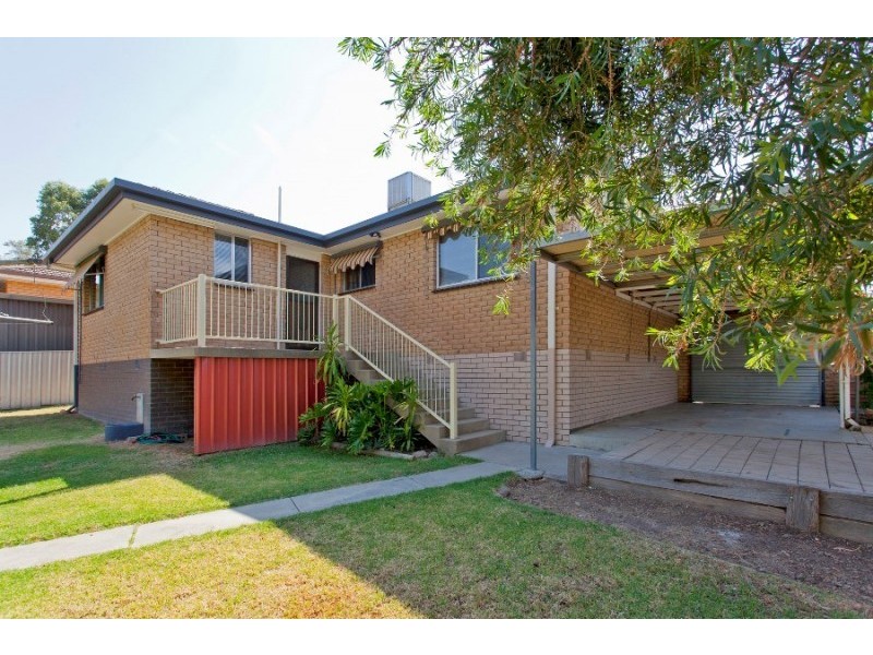 383 Gayview Crescent, Lavington NSW 2641