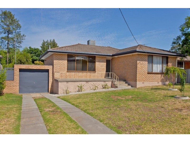 383 Gayview Crescent, Lavington NSW 2641