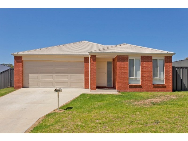 12 Nicola Place, Lavington NSW 2641