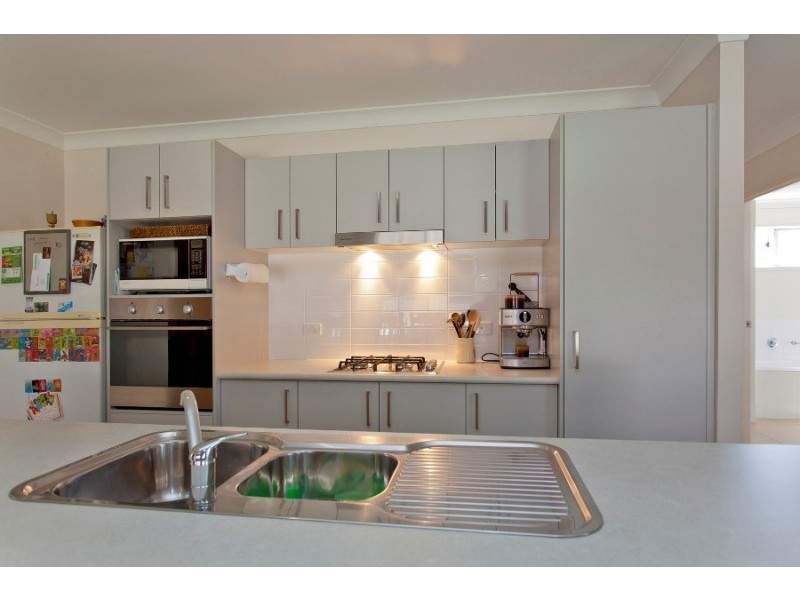12 Nicola Place, Lavington NSW 2641