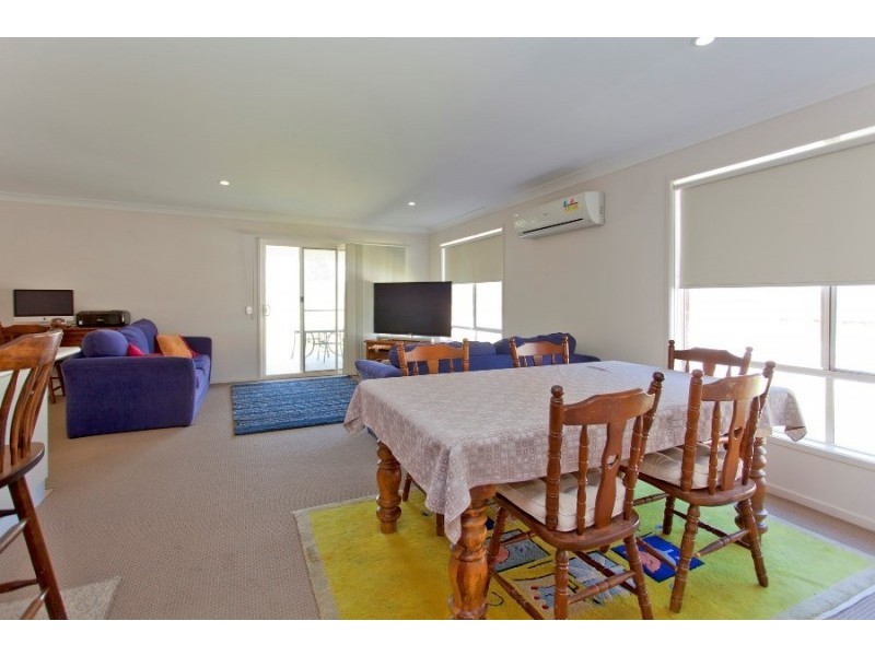 12 Nicola Place, Lavington NSW 2641