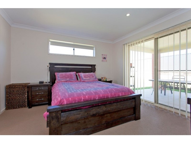 12 Nicola Place, Lavington NSW 2641