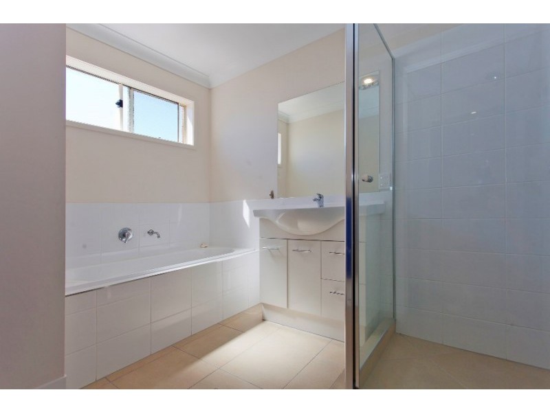 12 Nicola Place, Lavington NSW 2641