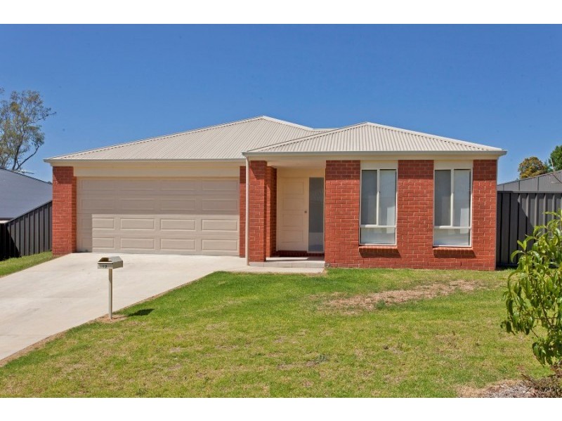 12 Nicola Place, Lavington NSW 2641