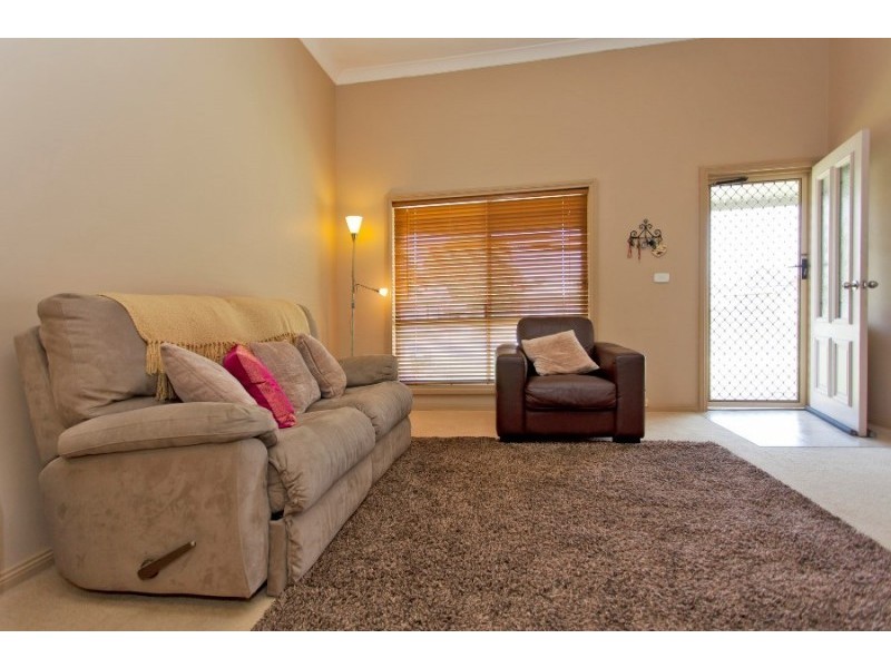 471 Griffith Road, Lavington NSW 2641