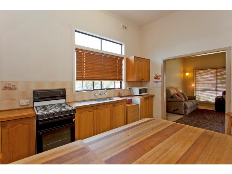 471 Griffith Road, Lavington NSW 2641