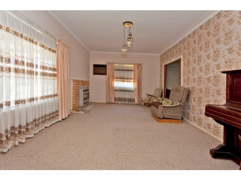 515 Kemp Street, Lavington NSW 2641