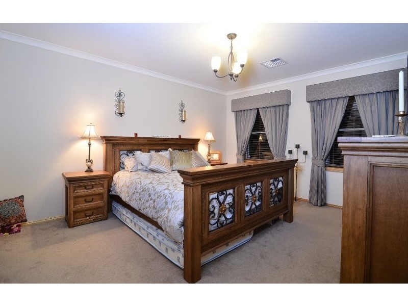 36 Whitton Drive, Thurgoona NSW 2640