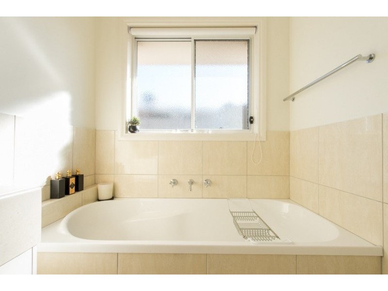 18 Firetail Street, Thurgoona NSW 2640