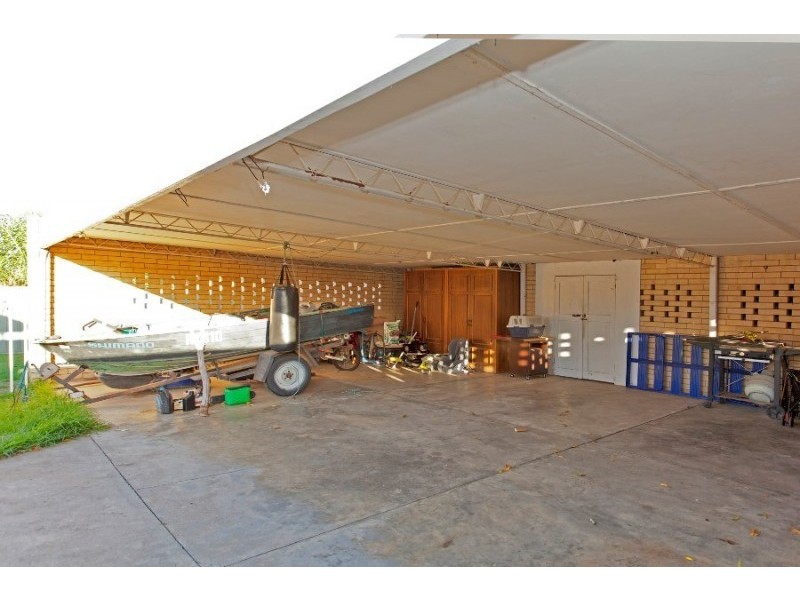 583 Cattlin Avenue, North Albury NSW 2640