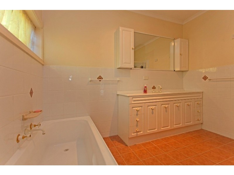 533 Williams Street, Lavington NSW 2641