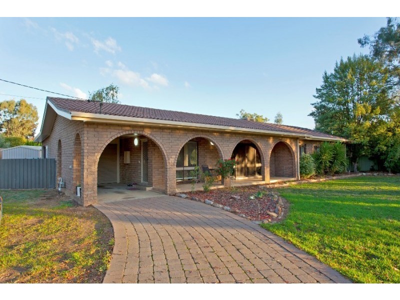 162 Hoddle Street, Howlong NSW 2643