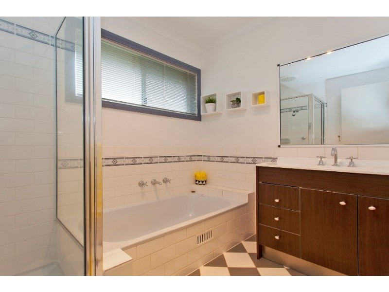 2/472 Heriot Street, Lavington NSW 2641