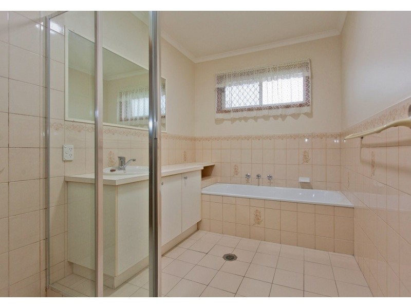 2/425 Tumgarra Place, Lavington NSW 2641