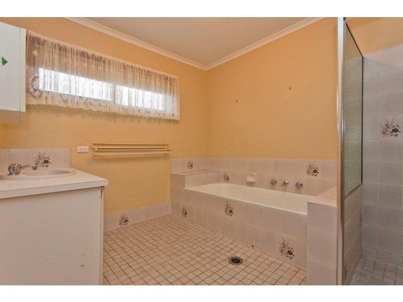 1/425 Bevan Street, Lavington NSW 2641