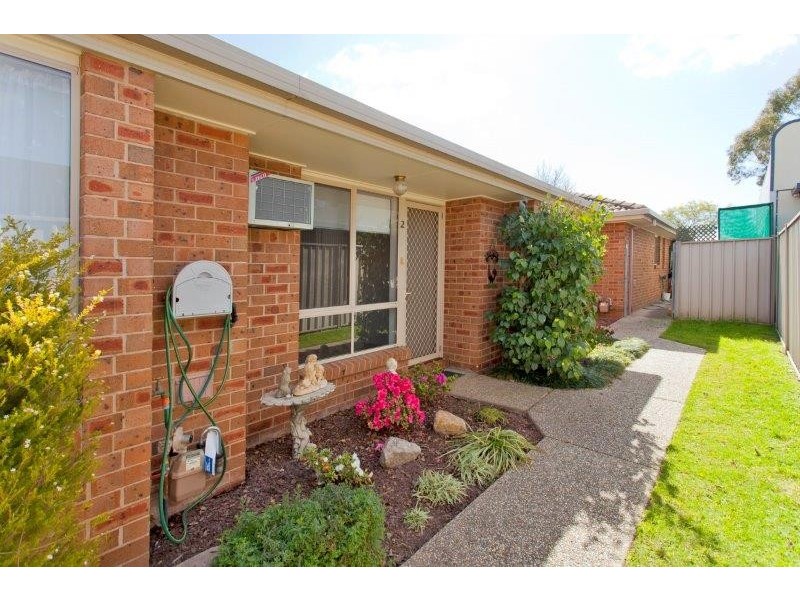 2/472 Breen Street, Lavington NSW 2641