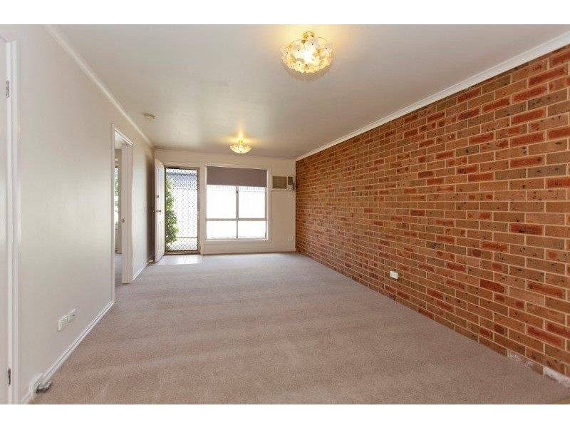 2/472 Breen Street, Lavington NSW 2641
