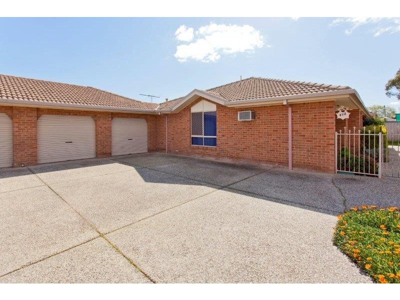 2/472 Breen Street, Lavington NSW 2641