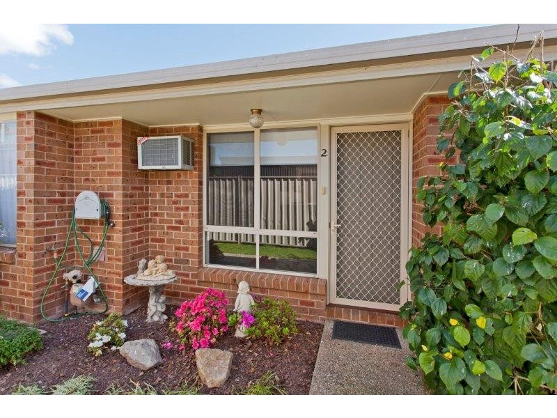 2/472 Breen Street, Lavington NSW 2641