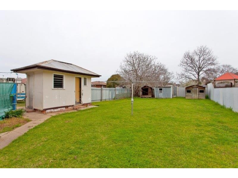 1 & 2/431 Bevan Street, Lavington NSW 2641