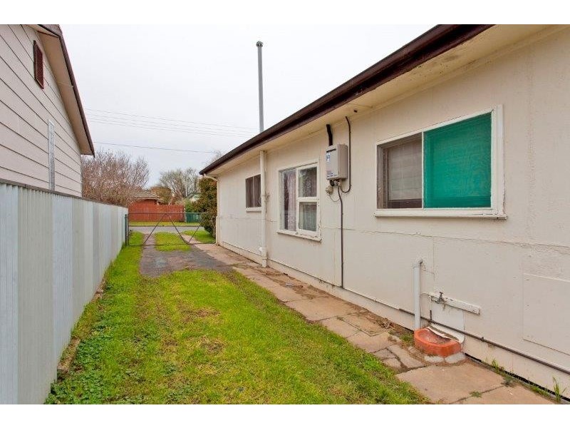 1 & 2/431 Bevan Street, Lavington NSW 2641