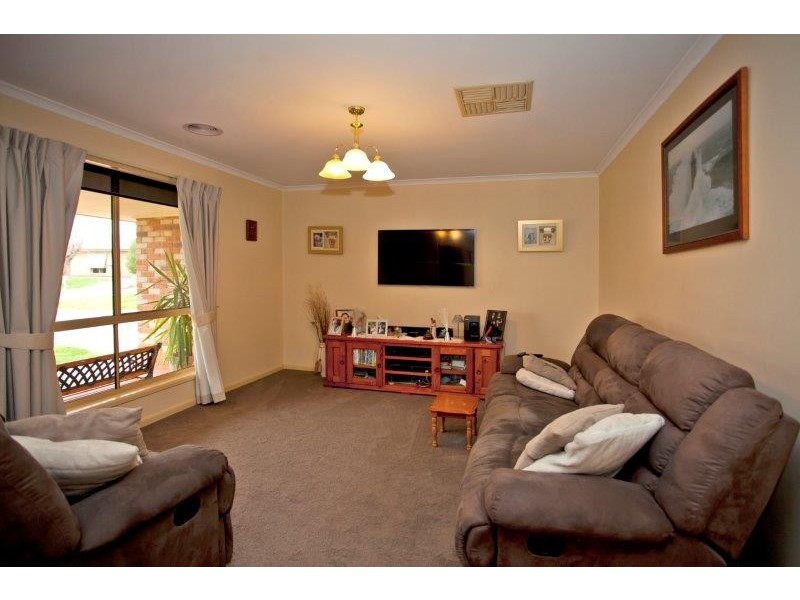 38 Meyer Place, Thurgoona NSW 2640